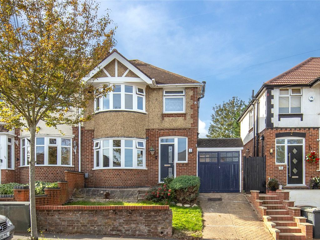 3 bed semidetached house for sale in Walcot Avenue, Luton