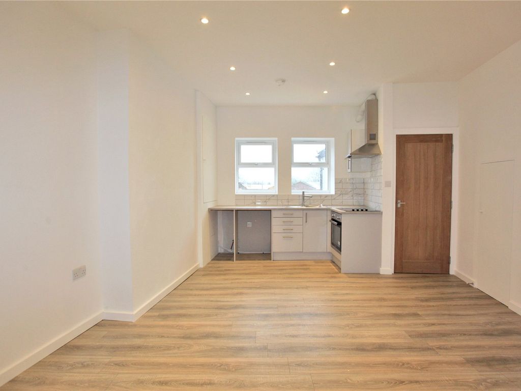 1 bed flat to rent in Lane, South Woodford E18, £1,500 pcm Zoopla