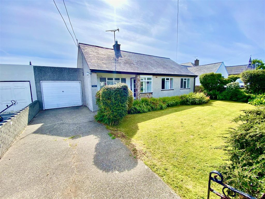 3 bed detached bungalow for sale in Lon Yr Eglwys, Morfa Nefyn