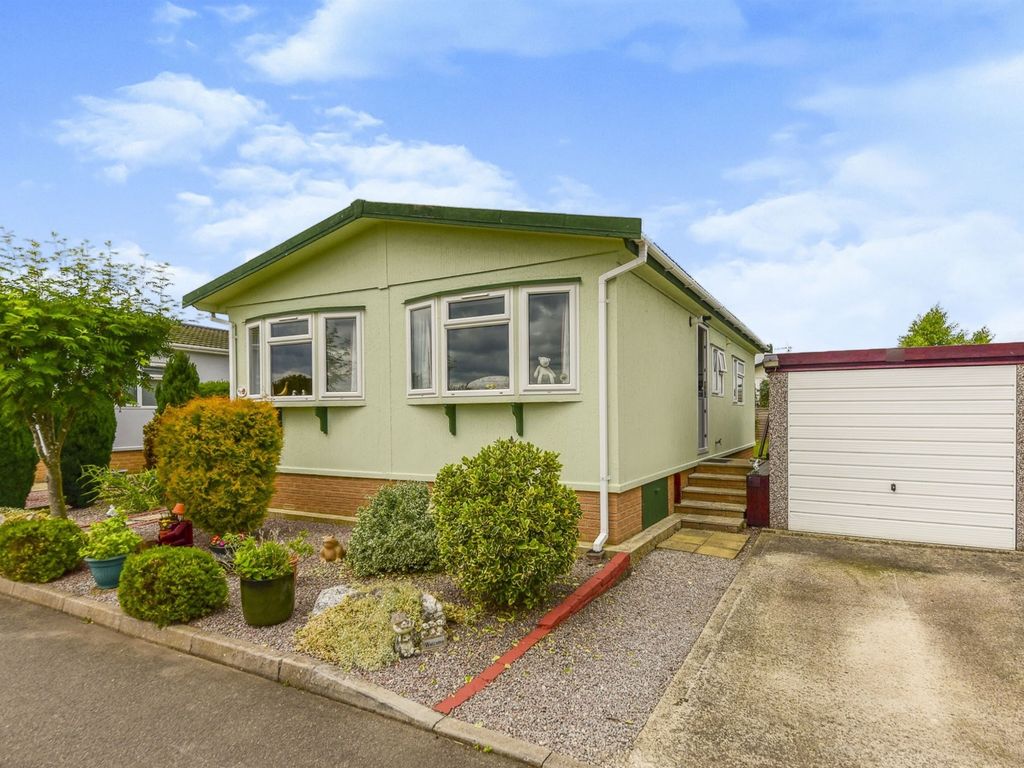 2 bed mobile/park home for sale in Allington Gardens, Allington