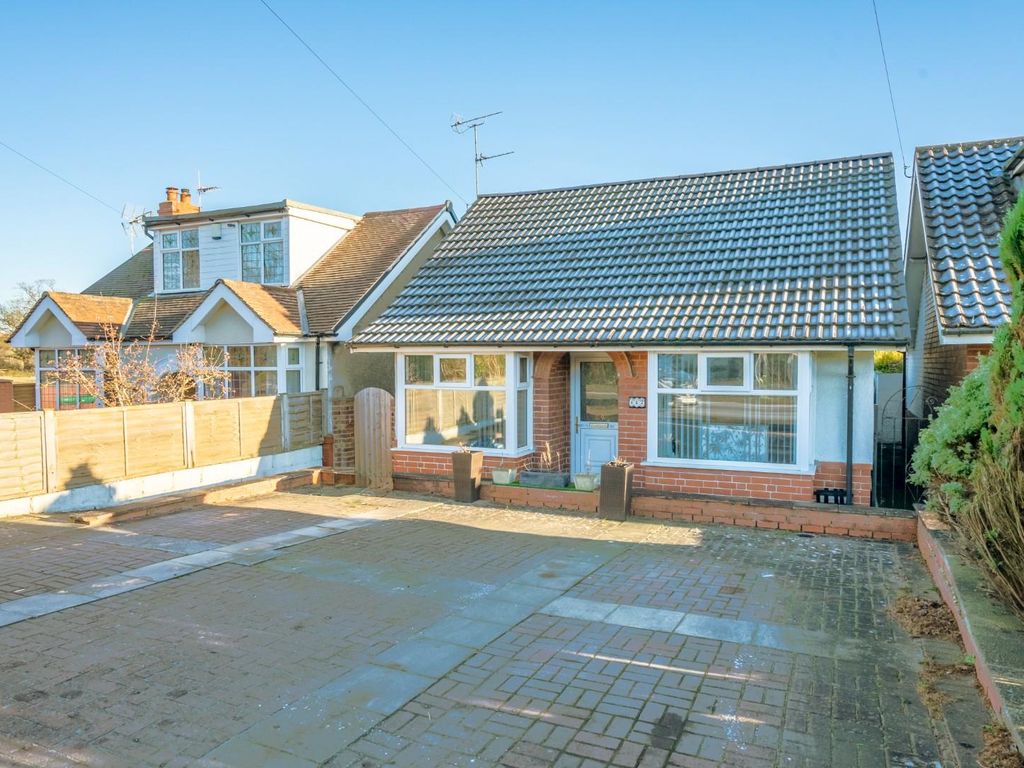3 bed detached bungalow for sale in Malton Road, Huntington, York YO32