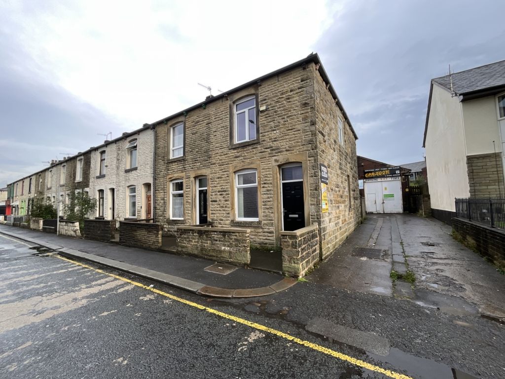 3 bed terraced house to rent in Briercliffe Road, Burnley, Lancashire