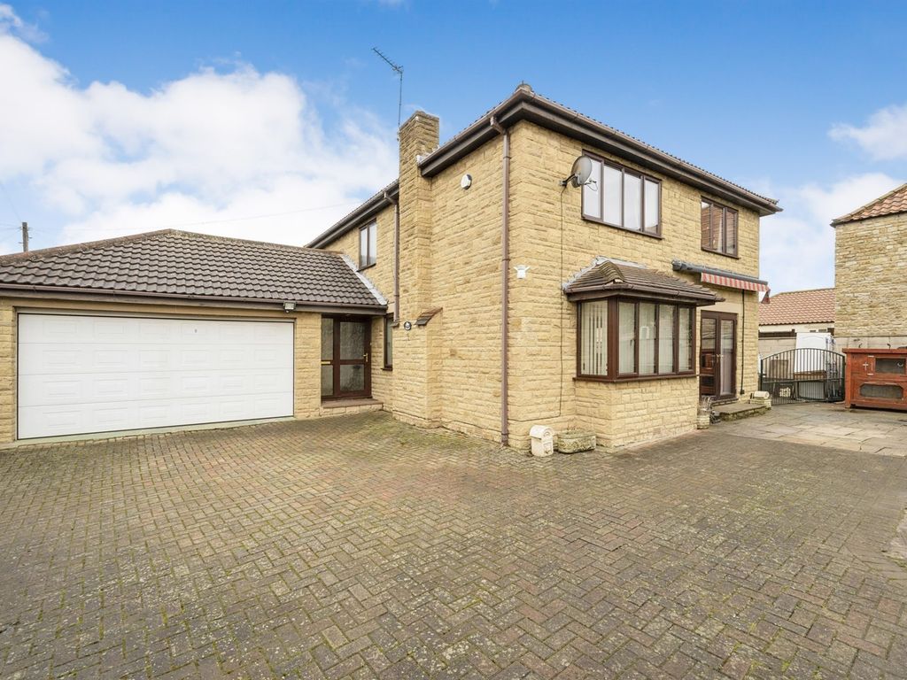 4 bed detached house for sale in High Street, Arksey, Doncaster DN5, £