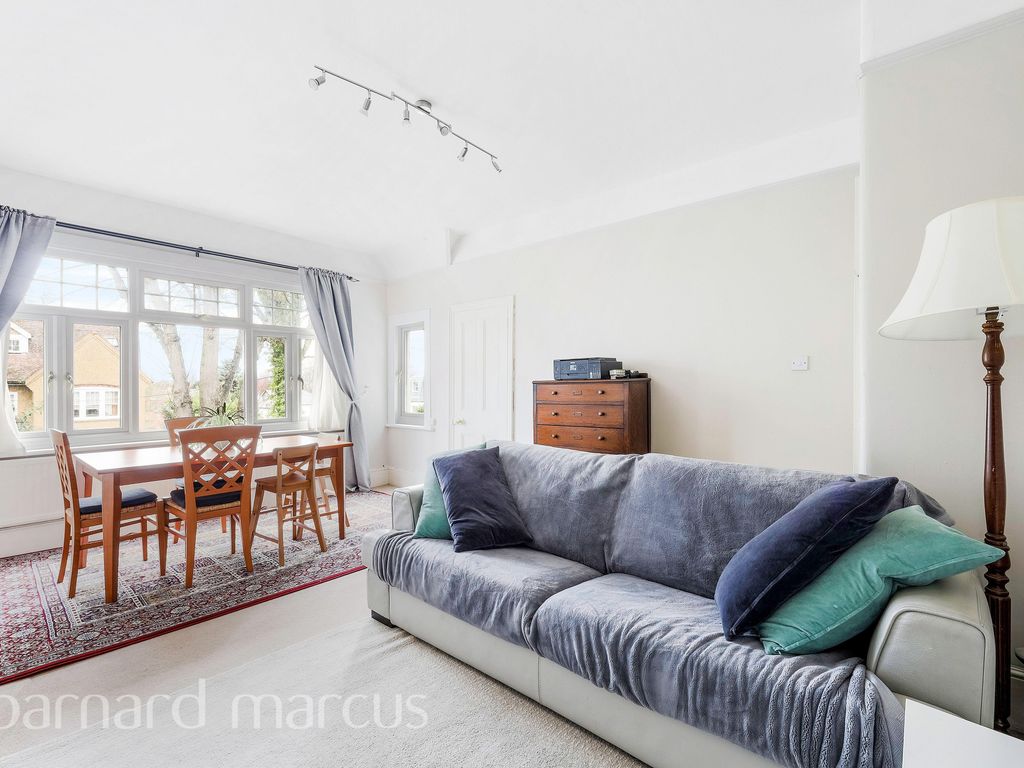 2 bed flat to rent in Talbot Road, Carshalton SM5, £1,500 pcm Zoopla