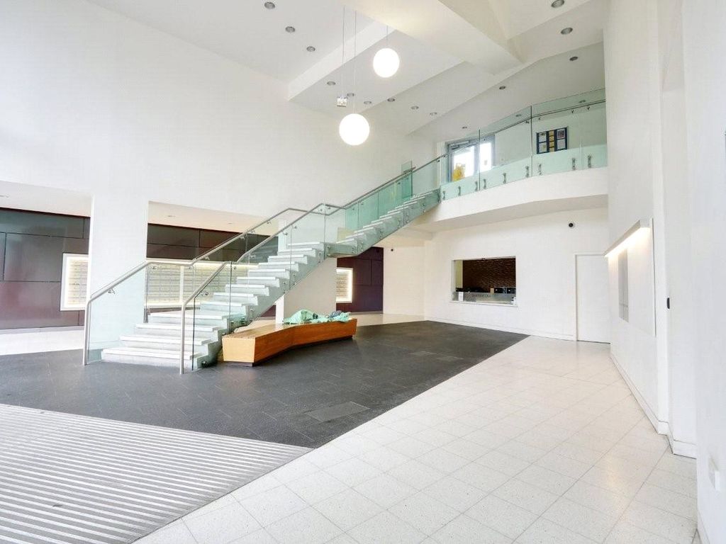 2 bed flat to rent in Quadrant Court, Empire Way, Wembley HA9, £2,000