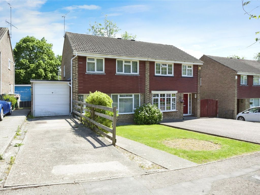 3 bed semidetached house for sale in Tintern Road, Crawley, West