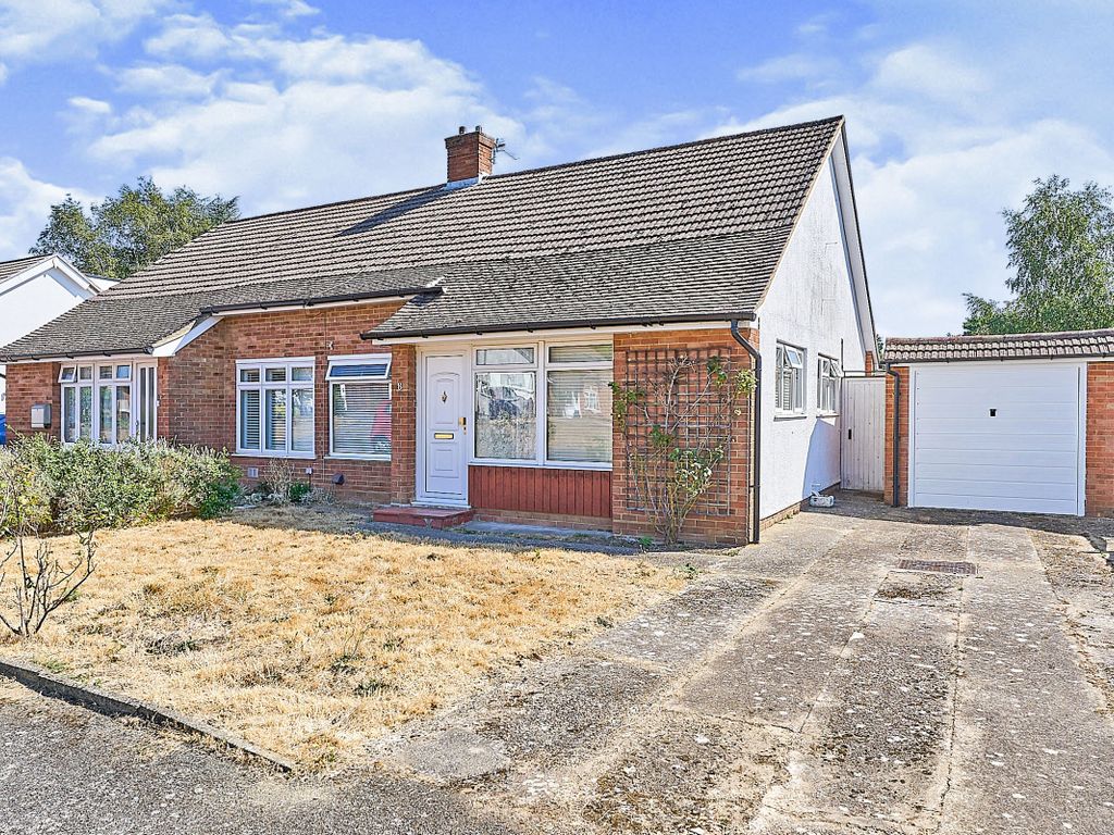 2 bed bungalow for sale in Boltons Close, Pyrford GU22 Zoopla