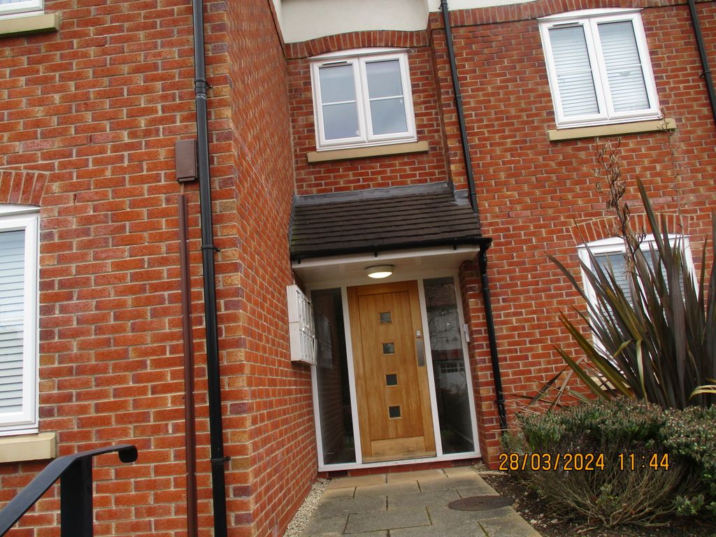 2 bed flat to rent in Southview Court, Stanway Road, Shirley, Solihull