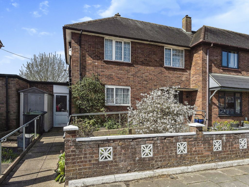 3 bed end terrace house for sale in Bolingbroke Road, Luton LU1 Zoopla