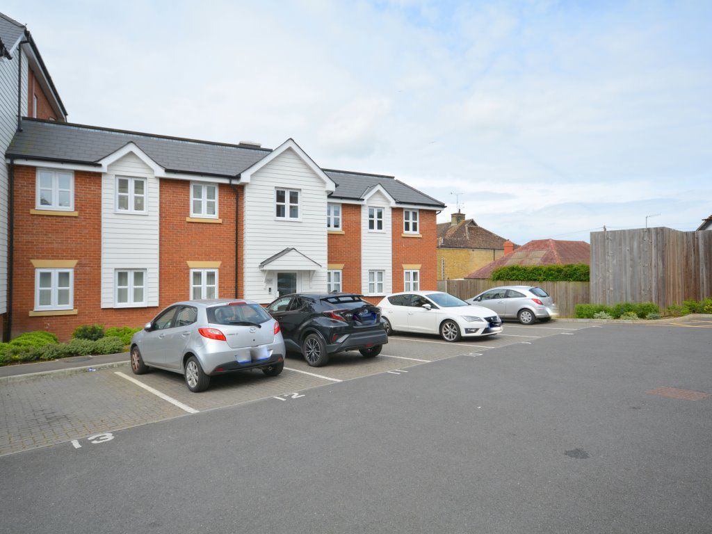 2 bed flat to rent in Ramsgate Road, Margate CT9, £975 pcm Zoopla