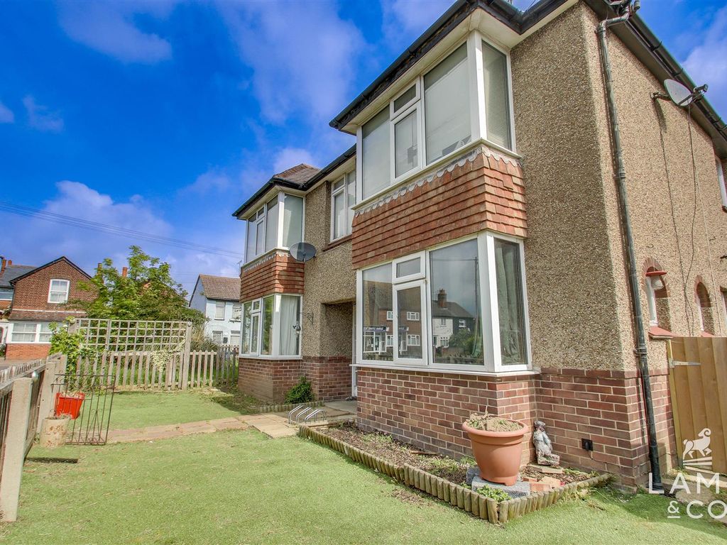 2 bed flat to rent in Severn Road, ClactonOnSea CO15 Zoopla
