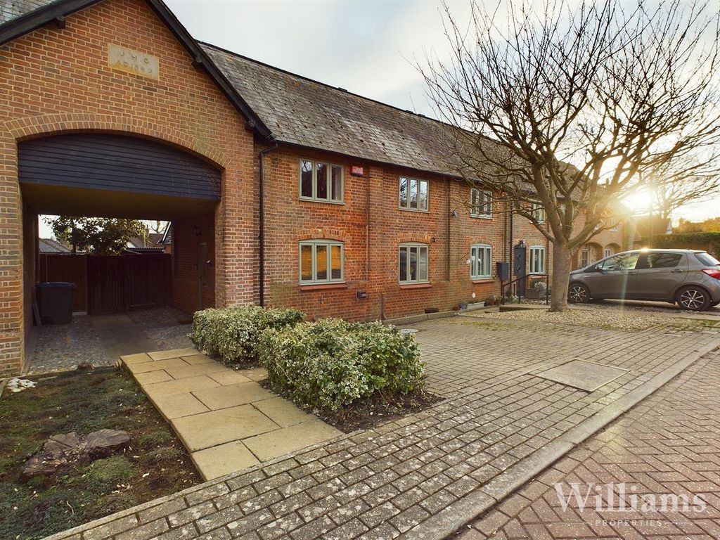 3 bed barn conversion for sale in Rickyard Close, Whitchurch, Aylesbury