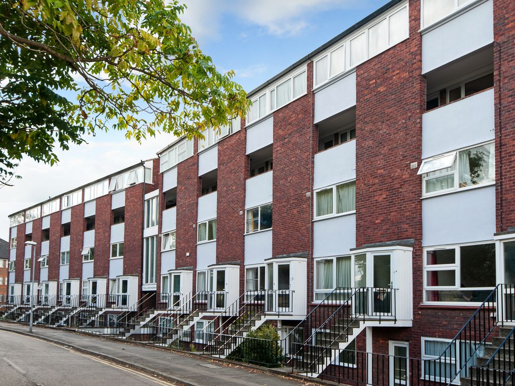 2 bed flat to rent in The Crescent, Surbiton KT6, £1,650 pcm Zoopla