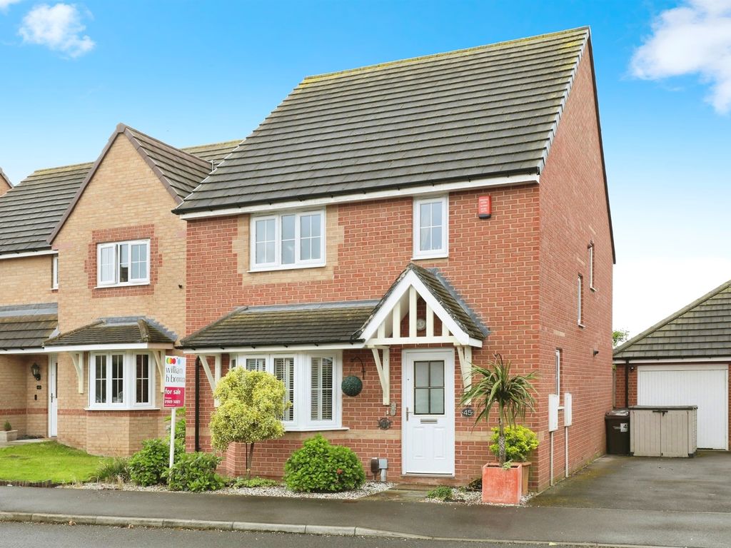 4 bed detached house for sale in Moorhouse Drive, Thurcroft, Rotherham