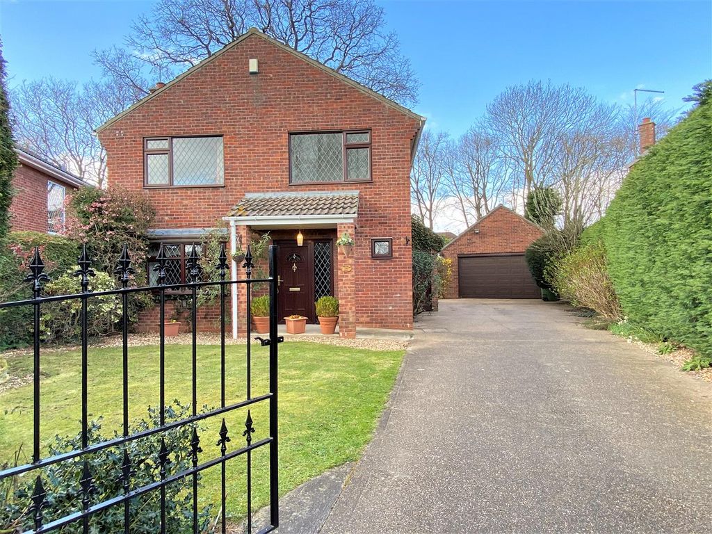 4 bed property for sale in Old Hall Gardens, Coddington, Newark NG24