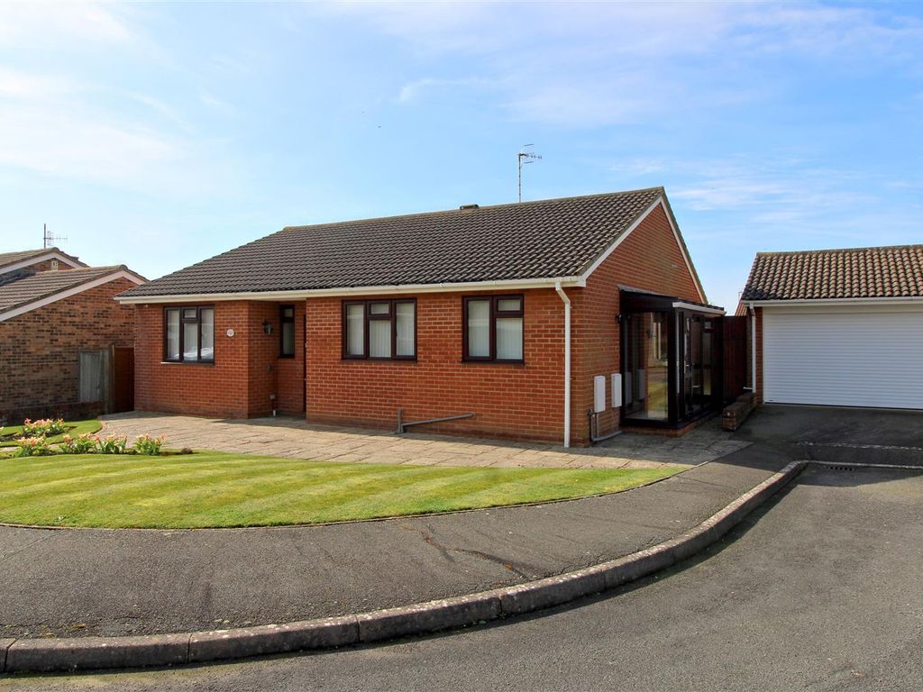 3 bed detached bungalow for sale in Buckthorn Close, Seaford BN25, £