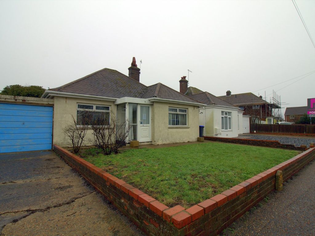 3 bed bungalow for sale in Middle Road, Shoreham, West Sussex BN43, £