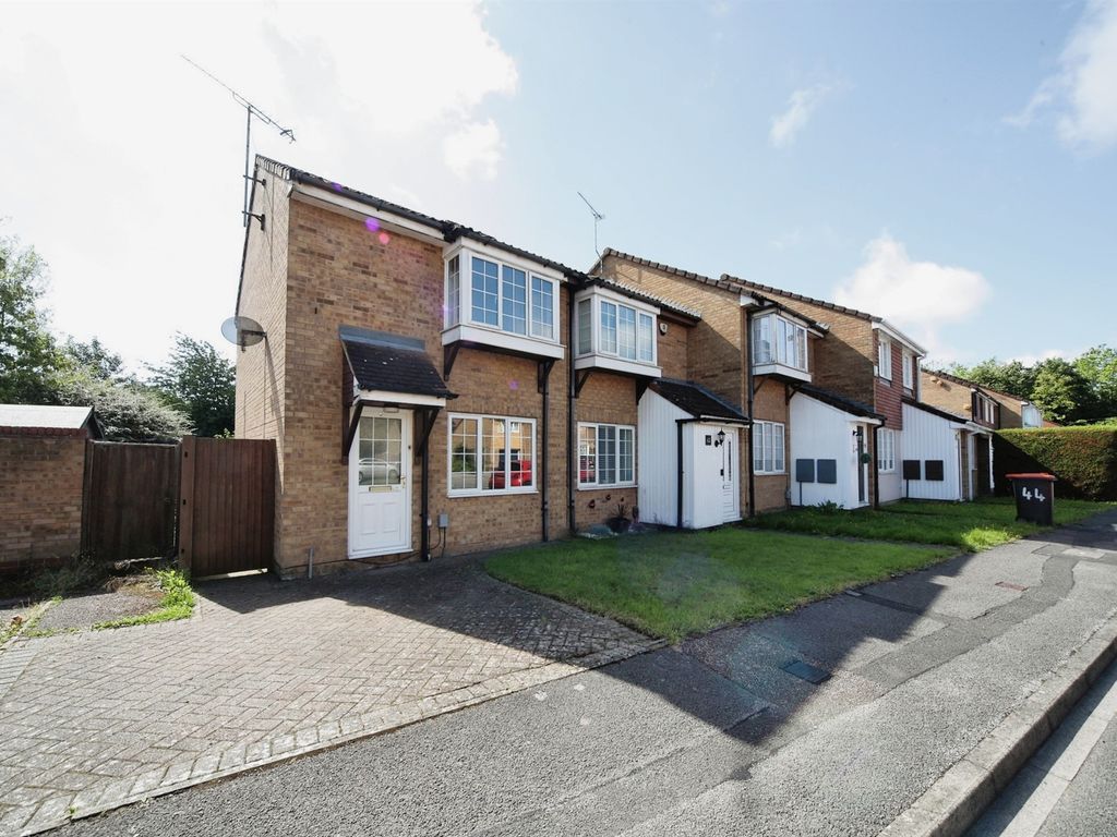 2 bed end terrace house for sale in Tennyson Avenue, Houghton Regis