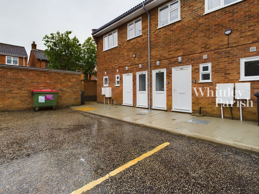 1 bed to rent in The Street, Long Stratton, Norwich NR15, £