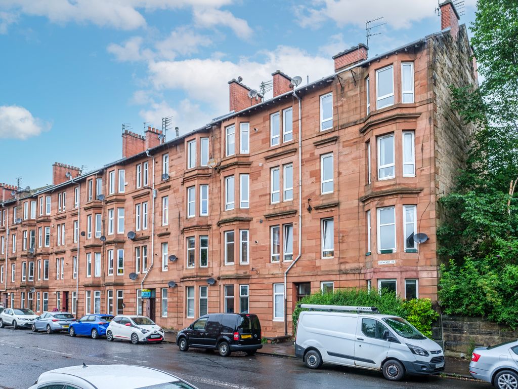 1 bed flat for sale in Cathcart Road, Glasgow G42, £109,995 Zoopla