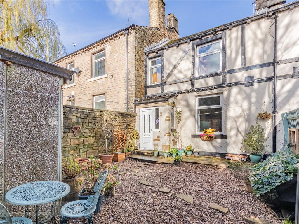 2 bed terraced house for sale in New Street, Milnsbridge, Huddersfield