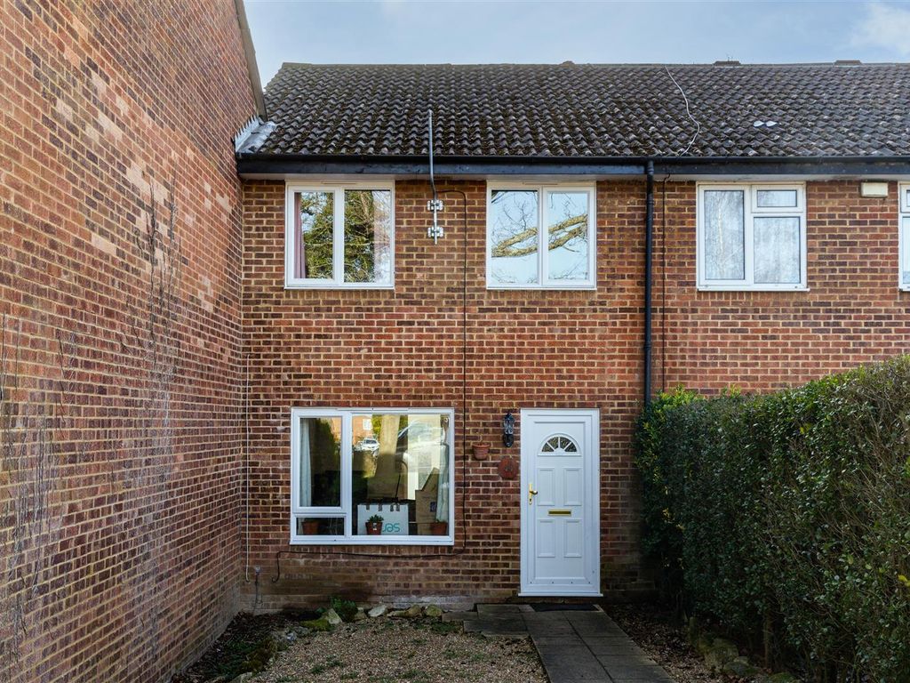 3 bed terraced house for sale in Greenwood Drive, Redhill RH1, £350,000