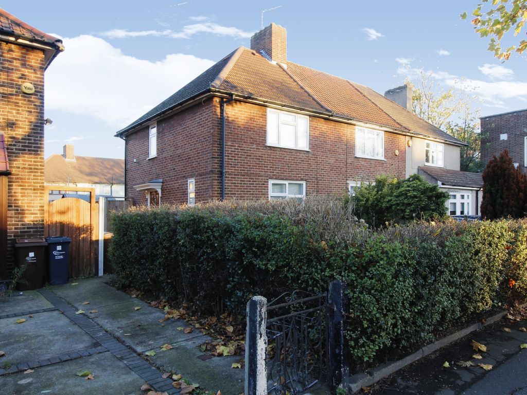 2 bed semidetached house for sale in Valence Avenue, Dagenham RM8 Zoopla