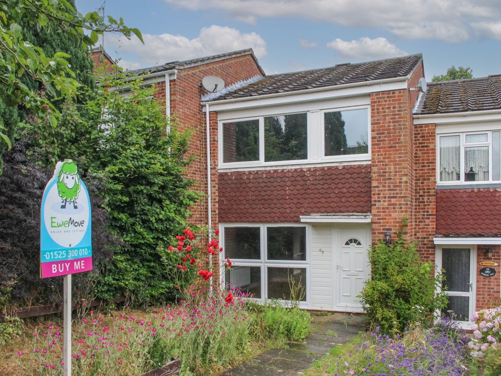 3 bed terraced house for sale in Knaves Hill, Linslade LU7, £320,000