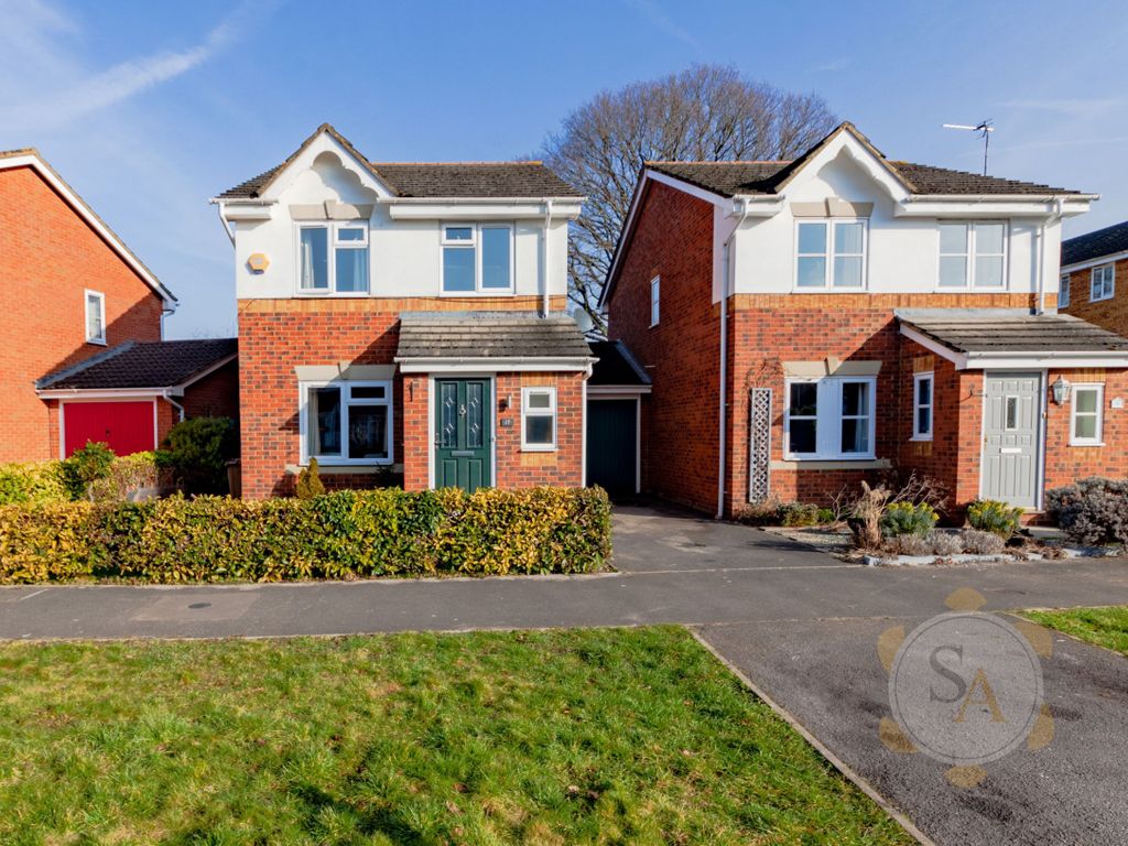 3 bed detached house for sale in Hawker Road, Ash Vale, Aldershot GU12
