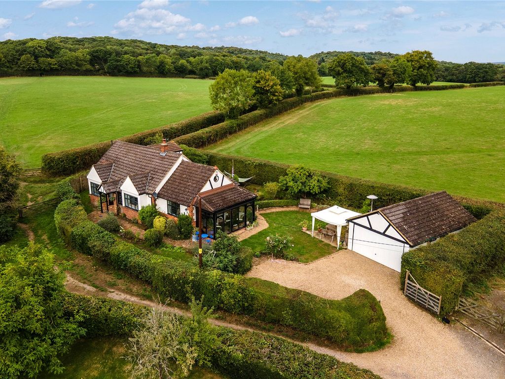 3 bed detached house for sale in Lutmans Haven, Knowl Hill, Berkshire