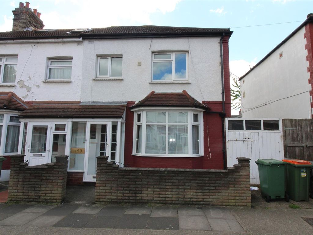 3 bed end terrace house to rent in Caledon Road, Burgess Estate, East