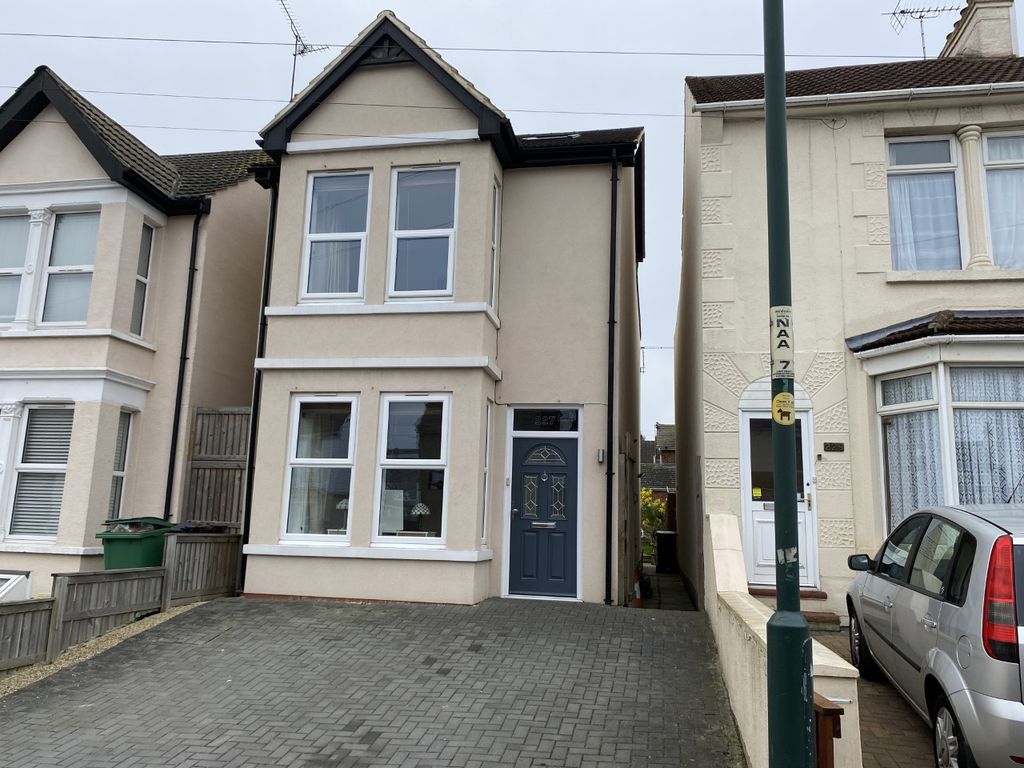 4 bed detached house for sale in Napier Road, Gillingham ME7 Zoopla