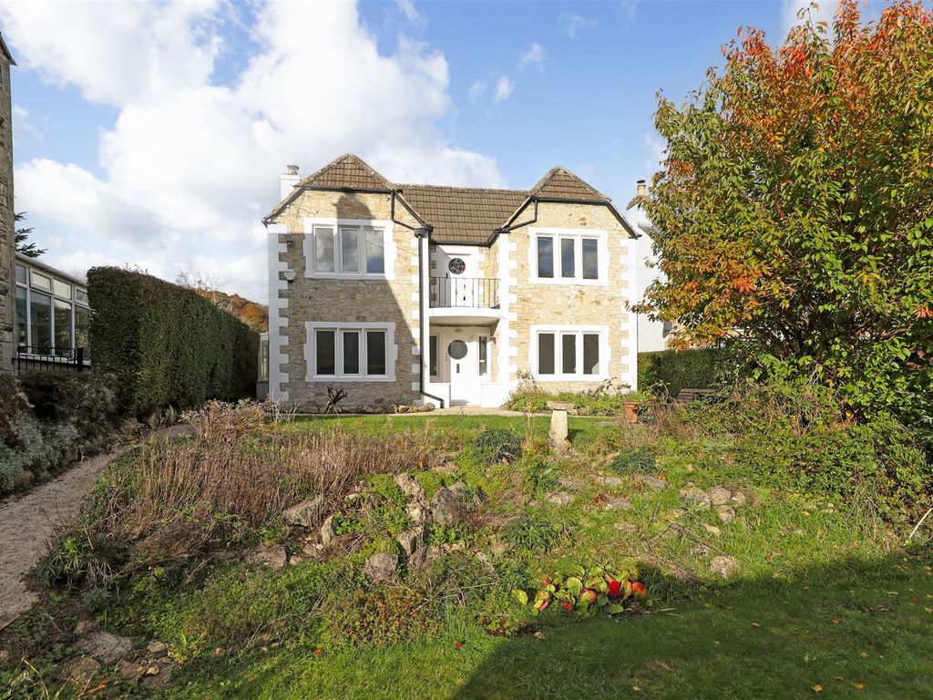 3 bed detached house for sale in London Road, Stroud GL5, £