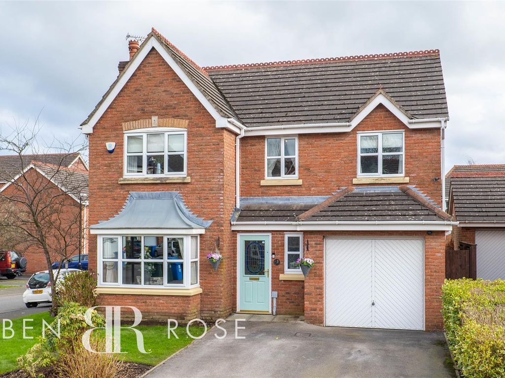 4 bed detached house for sale in Forsythia Drive, ClaytonLeWoods