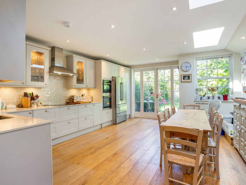 Lower Richmond Road, Putney, London SW15