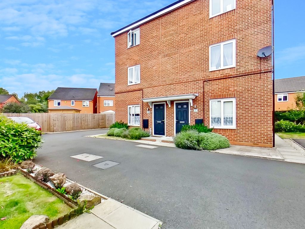 2 bed flat to rent in Metcalfe Close, BurtonOnTrent, Staffordshire