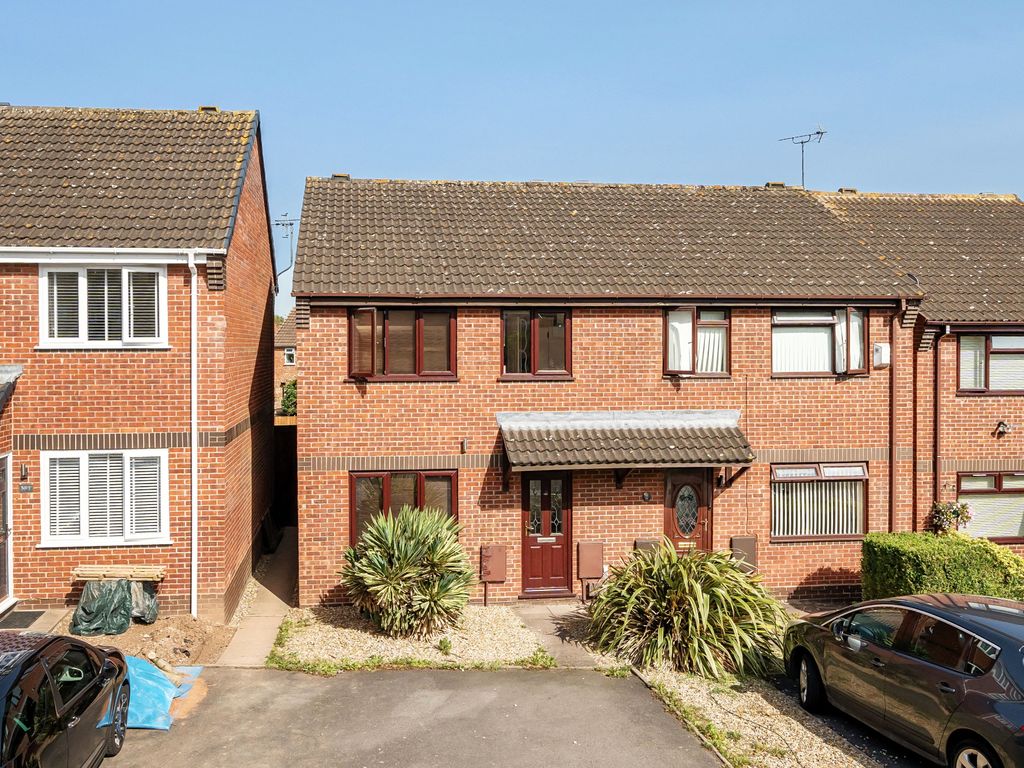 3 bed semidetached house for sale in Shepherds Walk, Bromsgrove B60, £