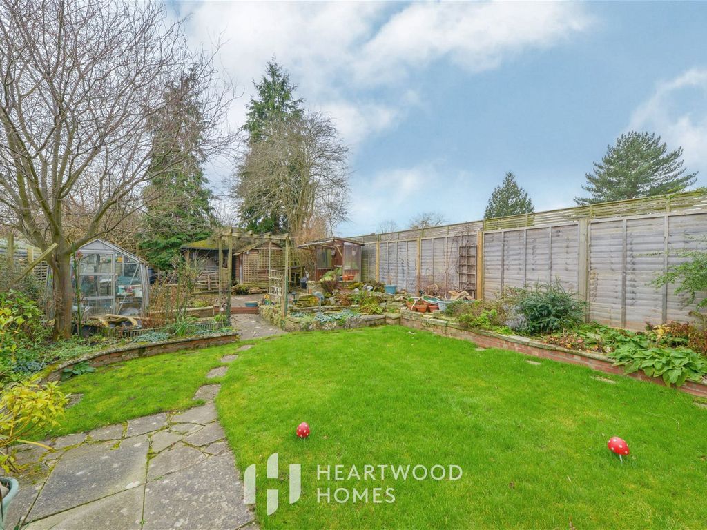 4 bed semidetached house for sale in Elm Drive, St. Albans AL4, £