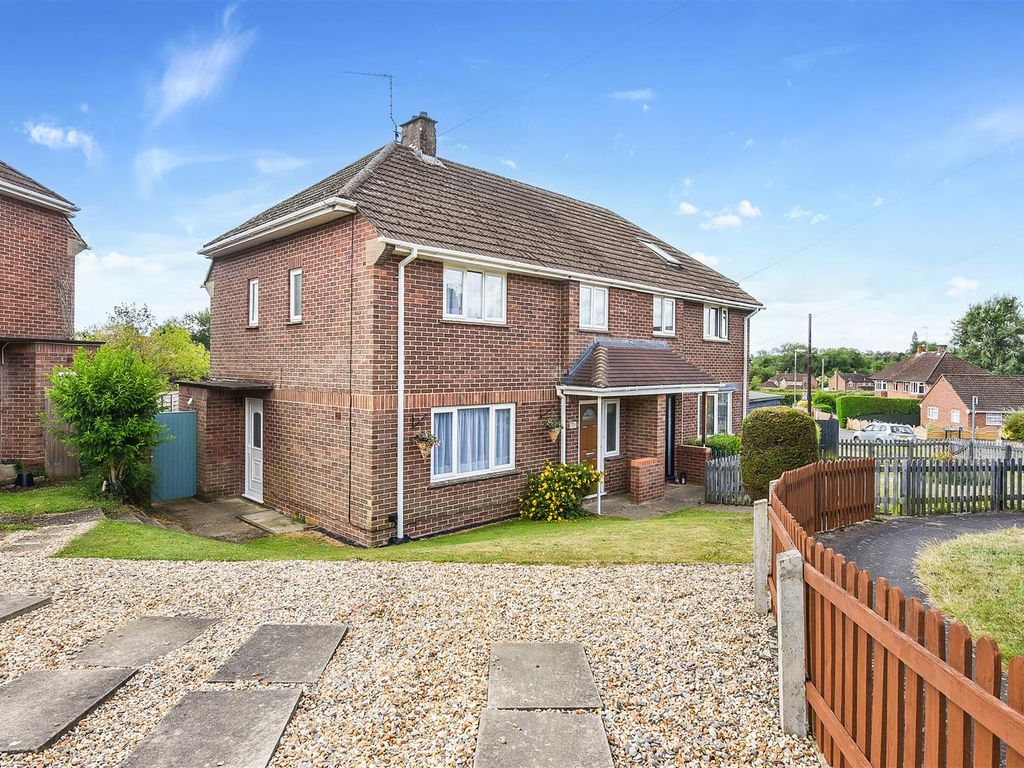 3 bed semidetached house for sale in Suffolk Road, Andover SP10, £