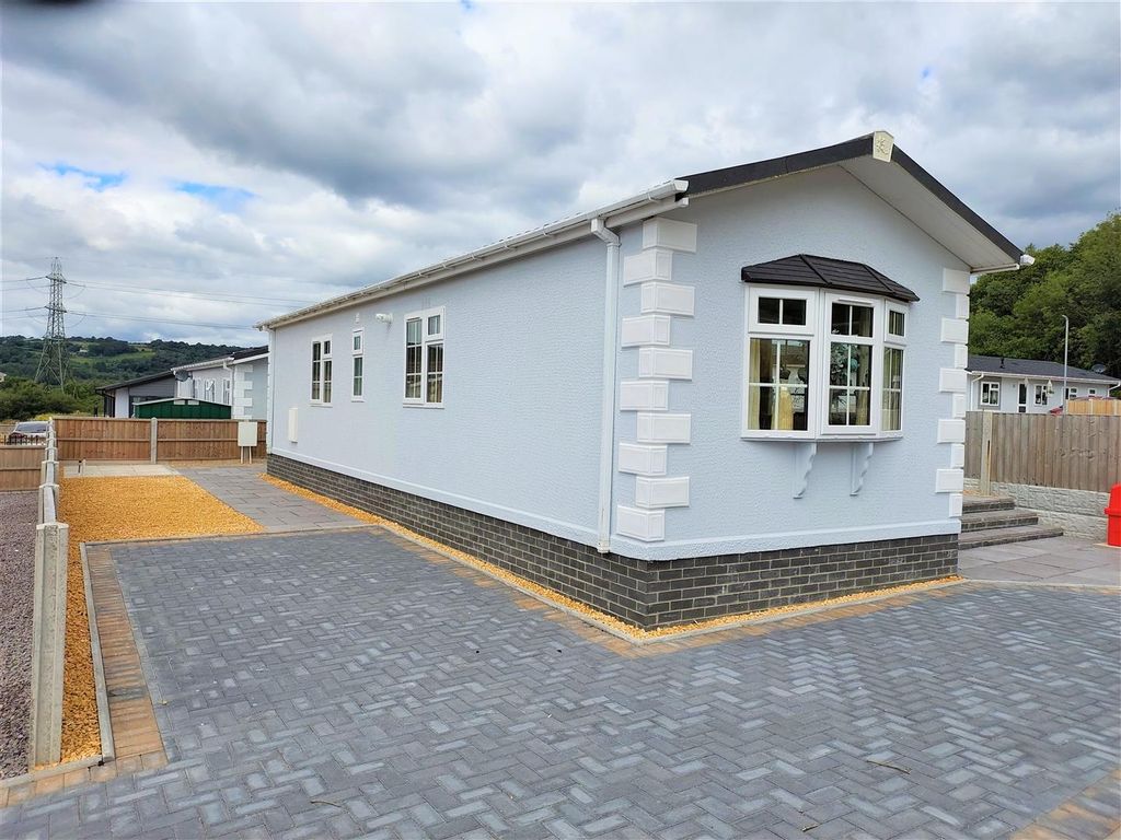 2 bed mobile/park home for sale in Pont Pentre, Upper Boat, Pontypridd