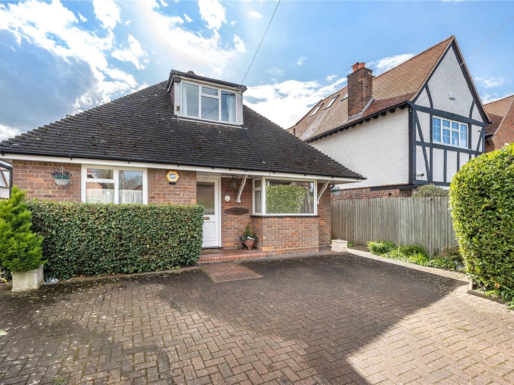 3 bed detached house for sale in Ethorpe Close, Gerrards Cross