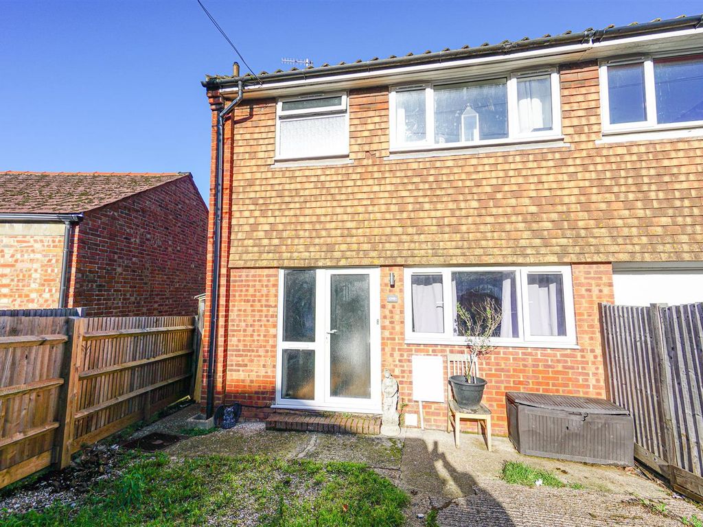 4 bed semidetached house for sale in Beaconsfield Road, Hastings TN34