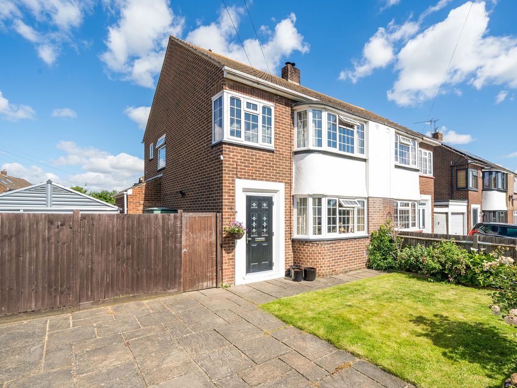 3 bed semidetached house for sale in Cypress Road, Wainscott