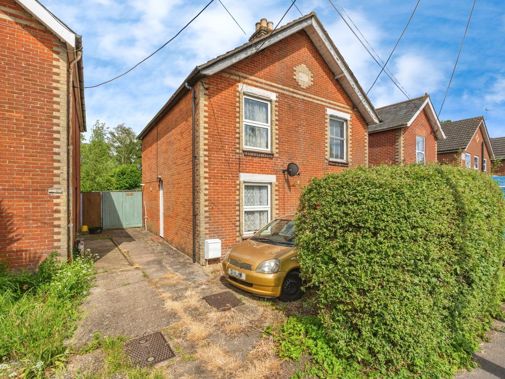 3 bed semidetached house for sale in Salisbury Road, Totton