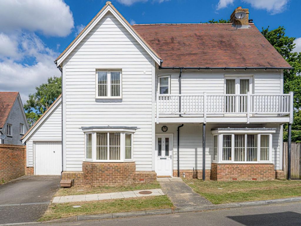5 bed detached house for sale in Noel Coward Gardens, Aldington TN25