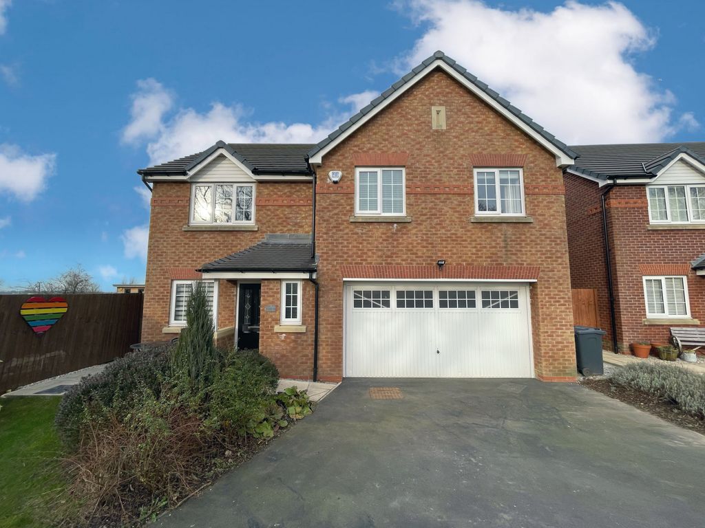 5 bed detached house for sale in Sunnydale Gardens, Little Eccleston
