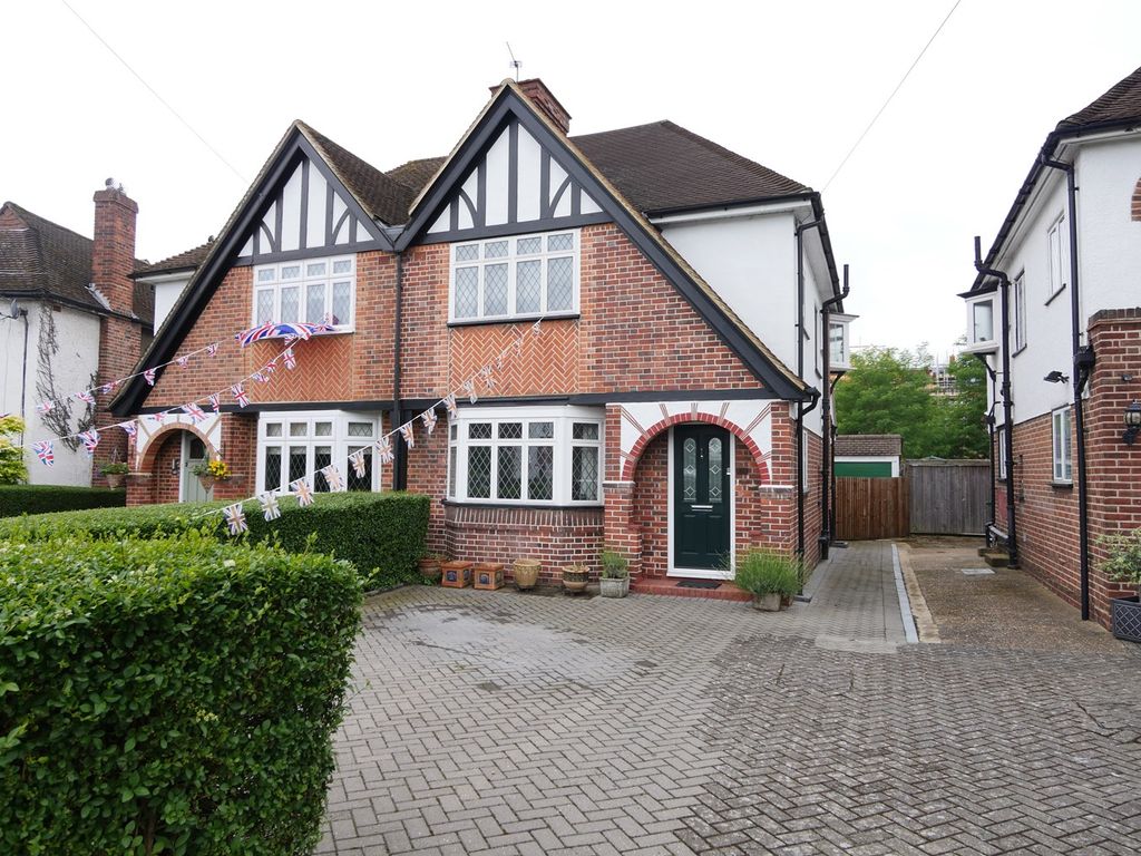 3 bed semidetached house for sale in Meadway, Ashford TW15 Zoopla