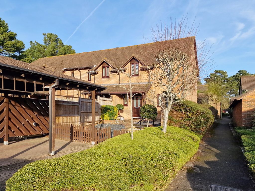 3 bed end terrace house for sale in Bramble Walk, Lymington, Hampshire