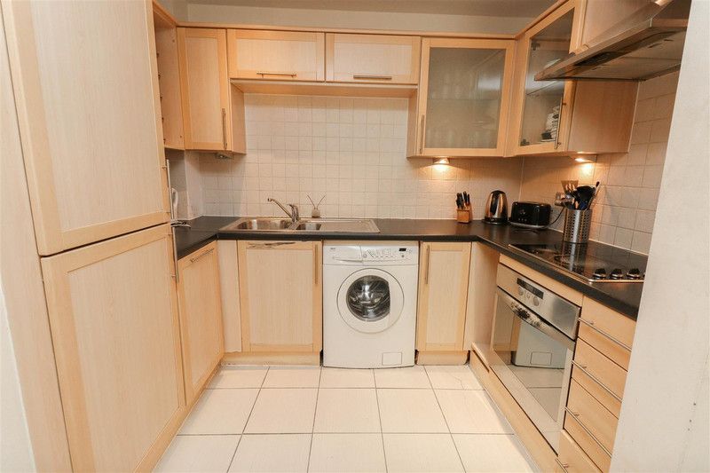 2 bed flat to rent in Abbey Court, Priory Place, Coventry CV1 Zoopla