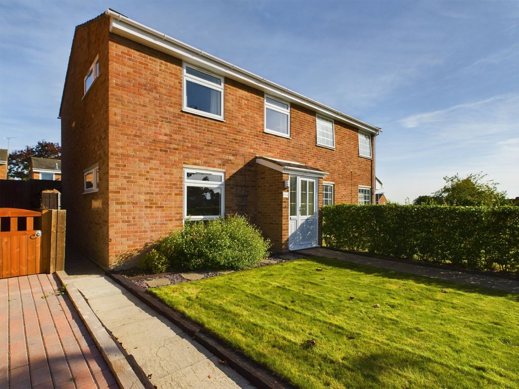 3 bed semidetached house for sale in Skye Close, Calcot, Reading RG31